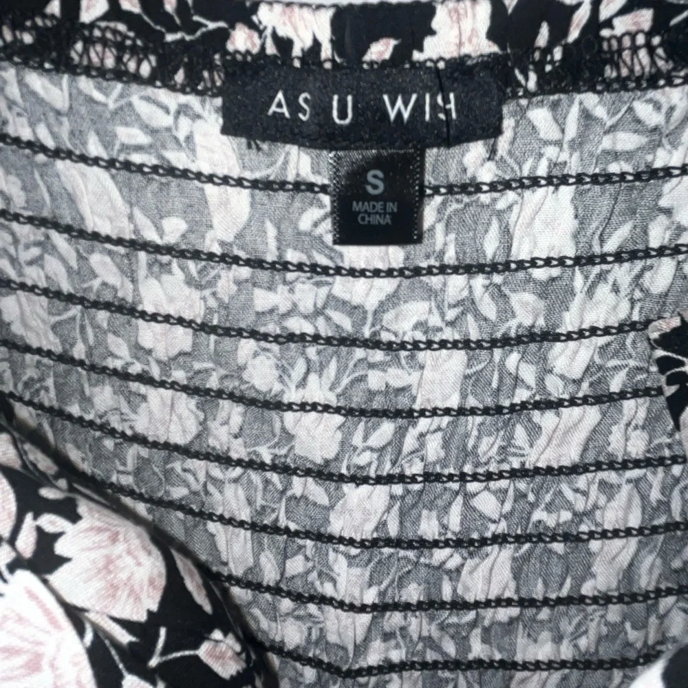 BRAND NEW (NWT) Floral Maxi Dress - Picture 2 of 4